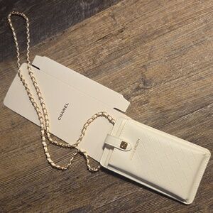 CHANEL New NWB Coco Crush Gwp White and Gold Key & Card Holder